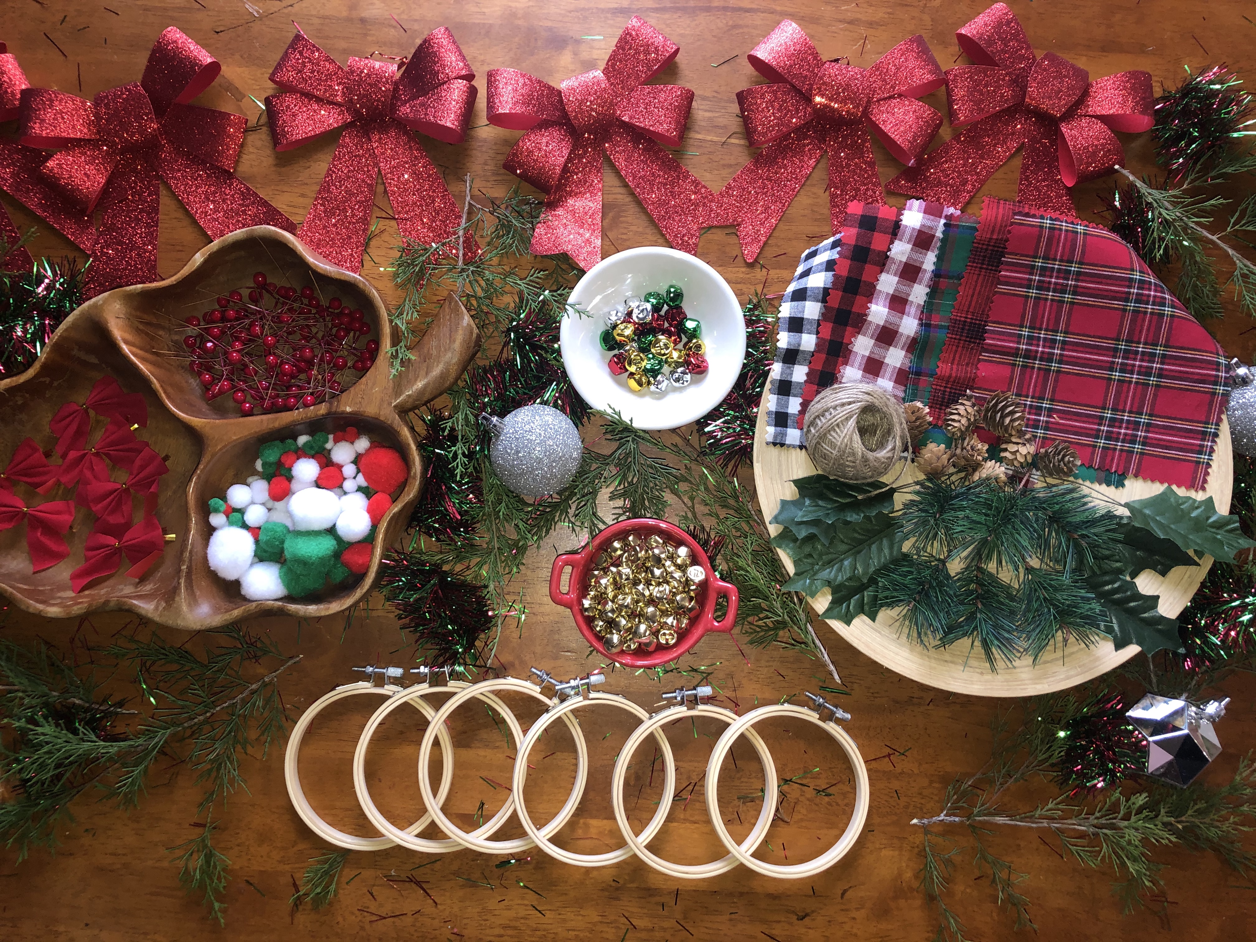 DIY Embroidery Hoop Christmas Ornaments
